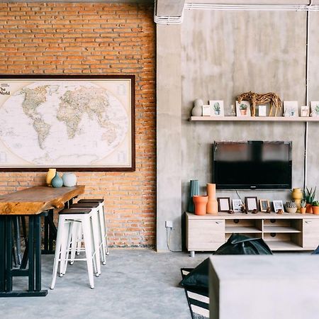 So! Boutique Hostel Malang Dış mekan fotoğraf